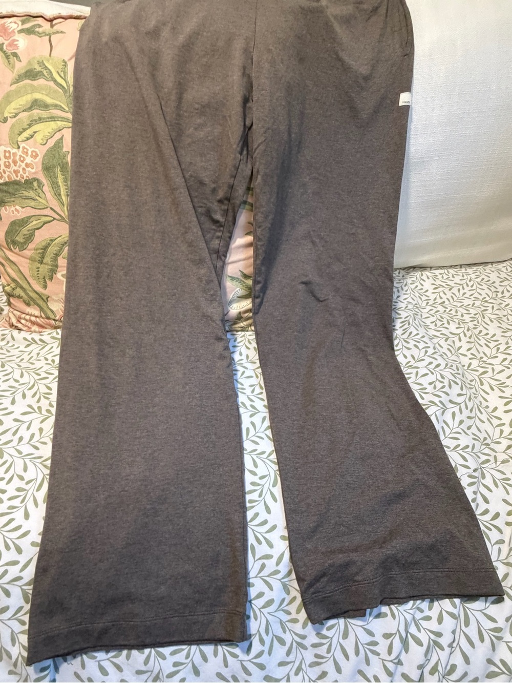 Vuori Straight-Leg Pants in Charcoal Gray